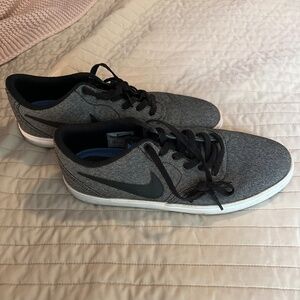 Men’s Nike casual tennis shoes